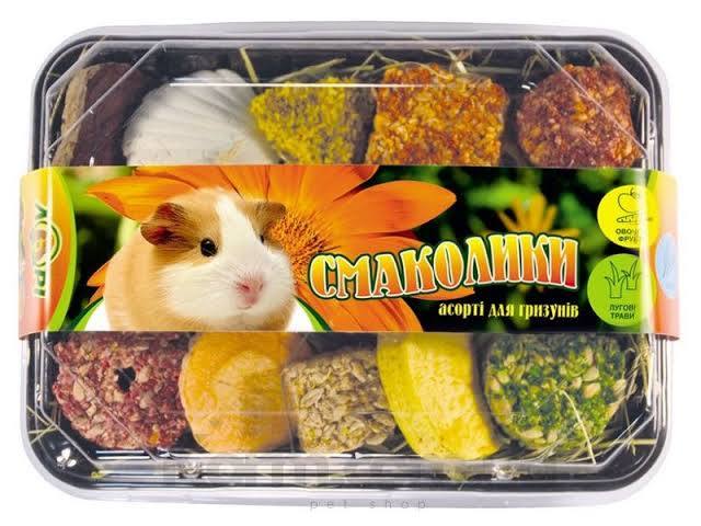 Смаколик асорті на сіні для гризунів Лорі